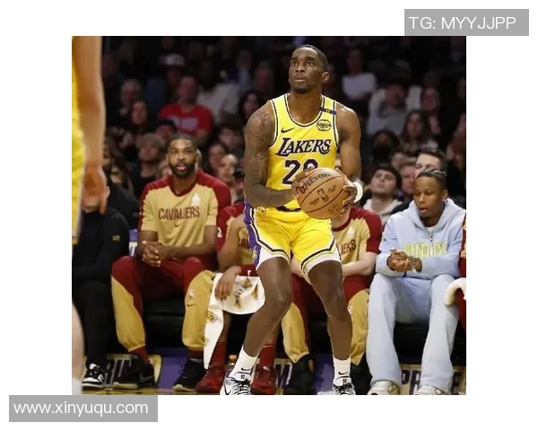 篮网与湖人首节激战回顾球星表现与战术对决精彩纷呈